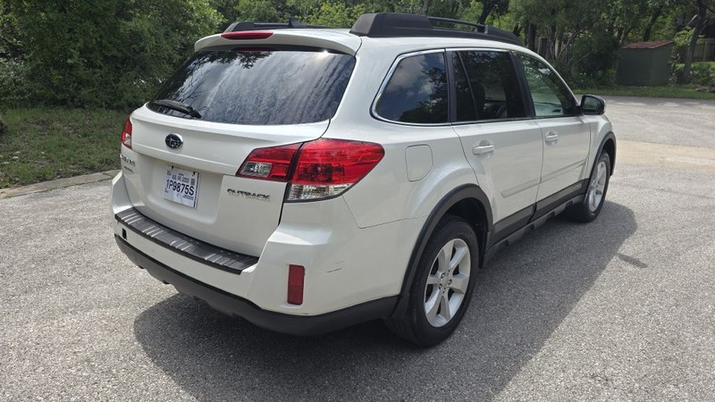 Subaru Outback Vehicle Image 6