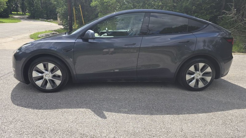 Tesla Model Y Vehicle Image 3