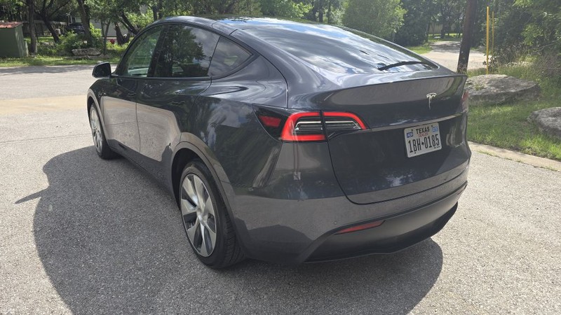 Tesla Model Y Vehicle Image 4
