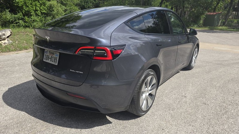 Tesla Model Y Vehicle Image 6