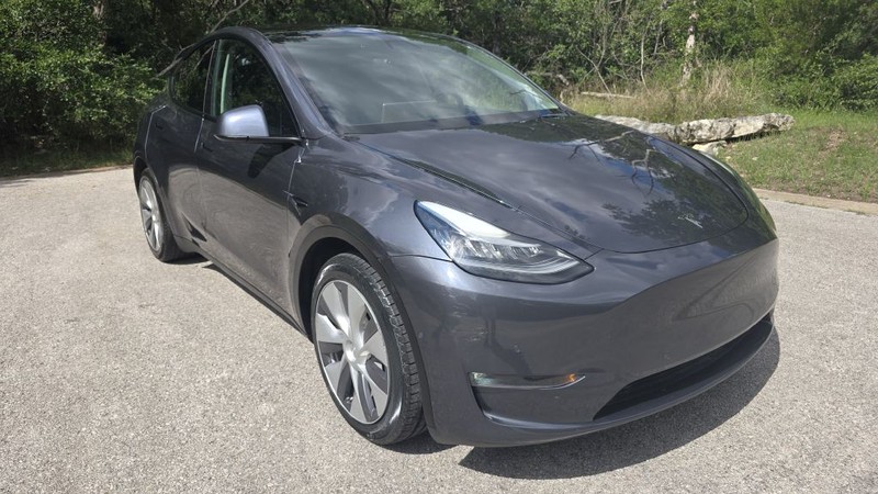 Tesla Model Y Vehicle Image 8