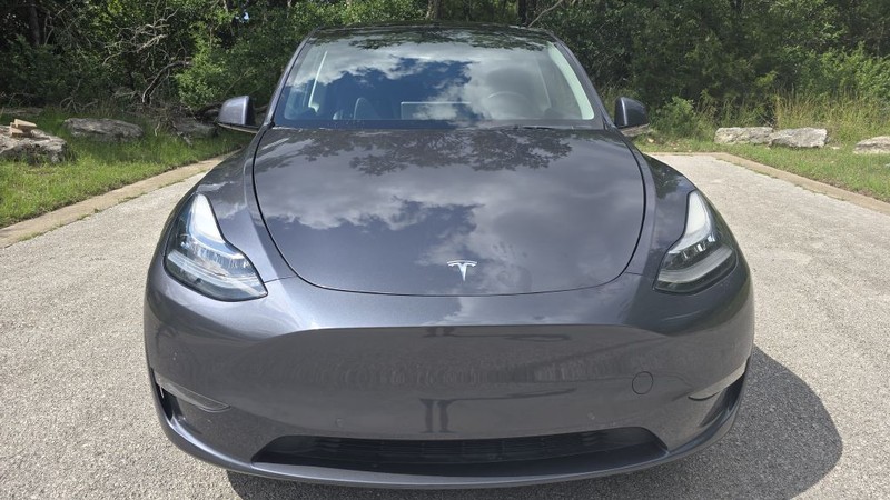 Tesla Model Y Vehicle Image 9
