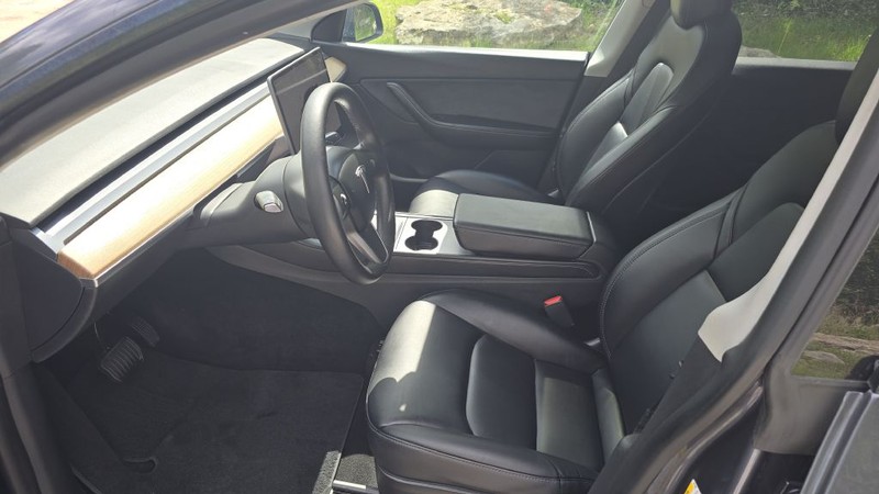 Tesla Model Y Vehicle Image 10
