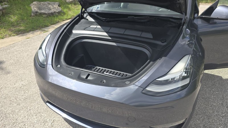 Tesla Model Y Vehicle Image 16