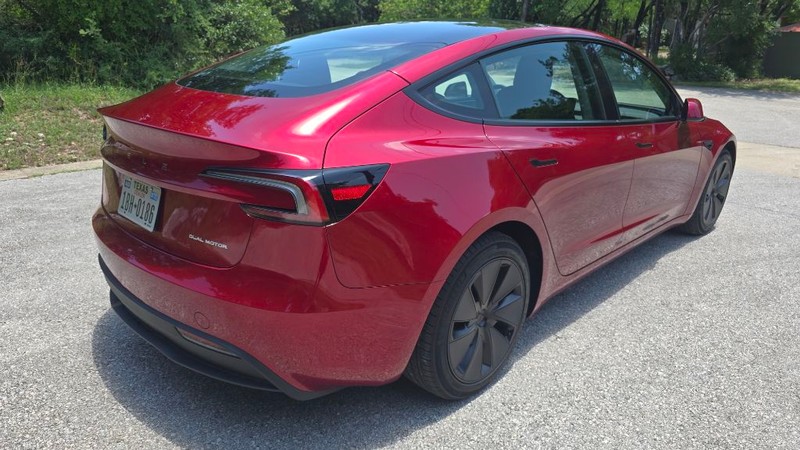 Tesla MODEL 3 Vehicle Image 2