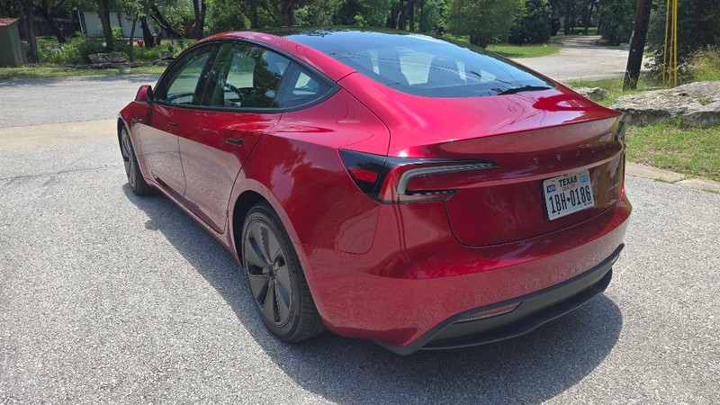 Tesla MODEL 3 Vehicle Image 4