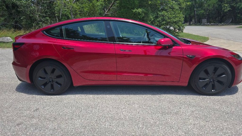 Tesla MODEL 3 Vehicle Image 8