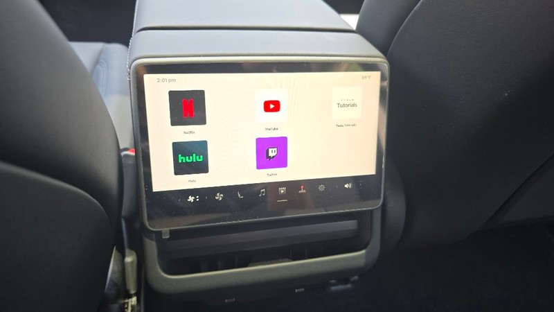 Tesla MODEL 3 Vehicle Image 11
