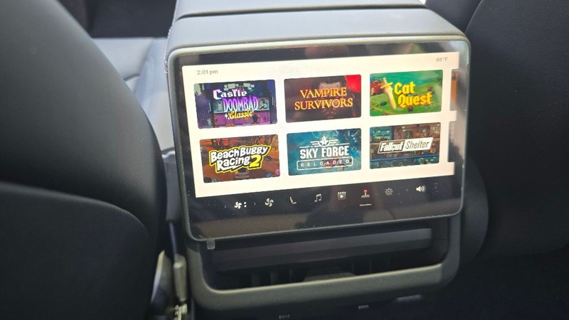 Tesla MODEL 3 Vehicle Image 13