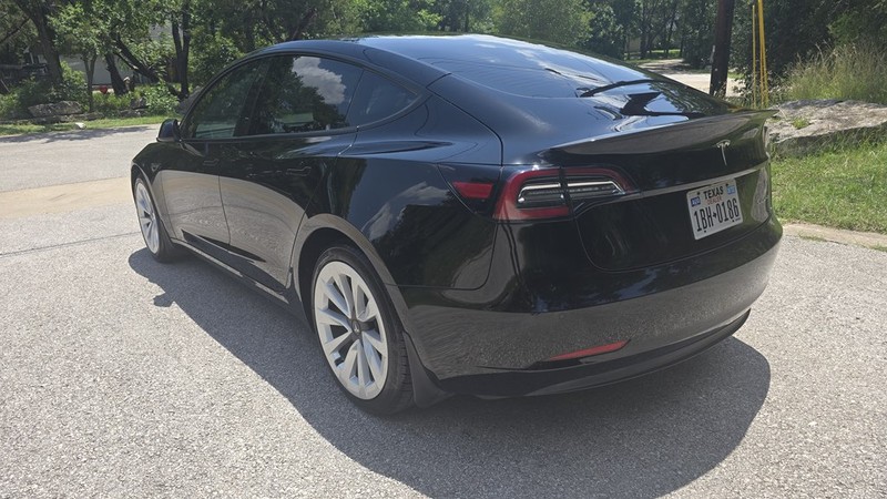 Tesla Model 3 Vehicle Image 4