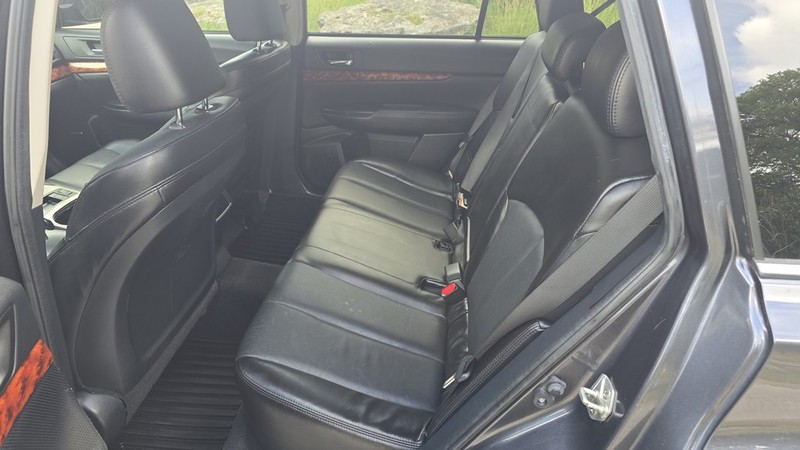 Subaru OUTBACK Vehicle Image 11