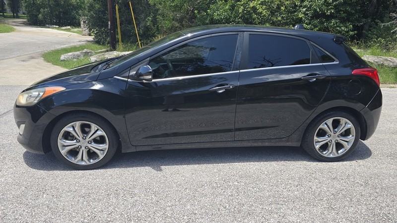 Hyundai ELANTRA GT Vehicle Image 3
