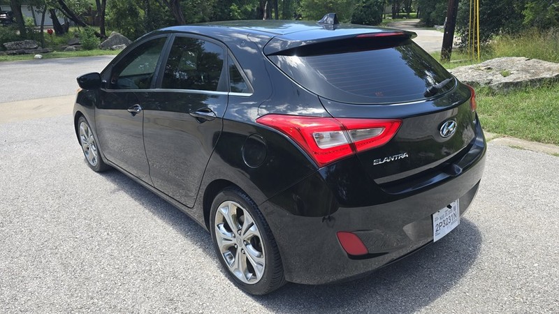 Hyundai ELANTRA GT Vehicle Image 4