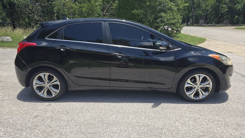 Hyundai ELANTRA GT Vehicle Image 7