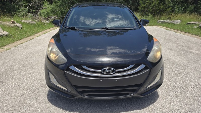 Hyundai ELANTRA GT Vehicle Image 9