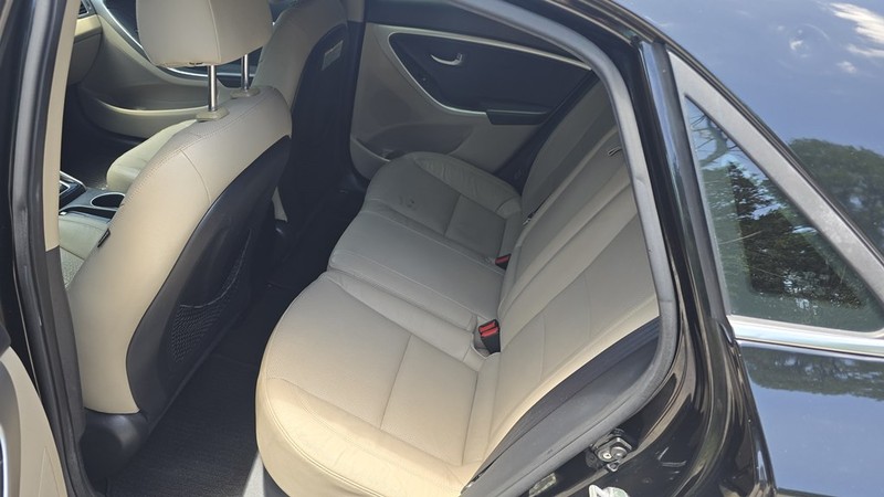 Hyundai ELANTRA GT Vehicle Image 11