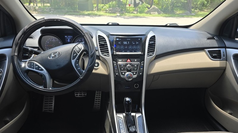 Hyundai ELANTRA GT Vehicle Image 12