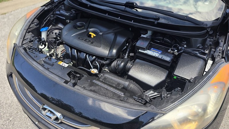 Hyundai ELANTRA GT Vehicle Image 14