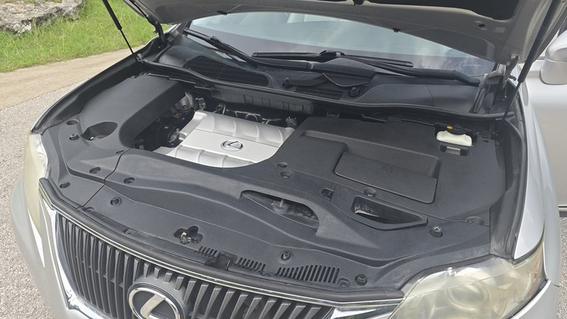 Lexus RX Vehicle Image 14