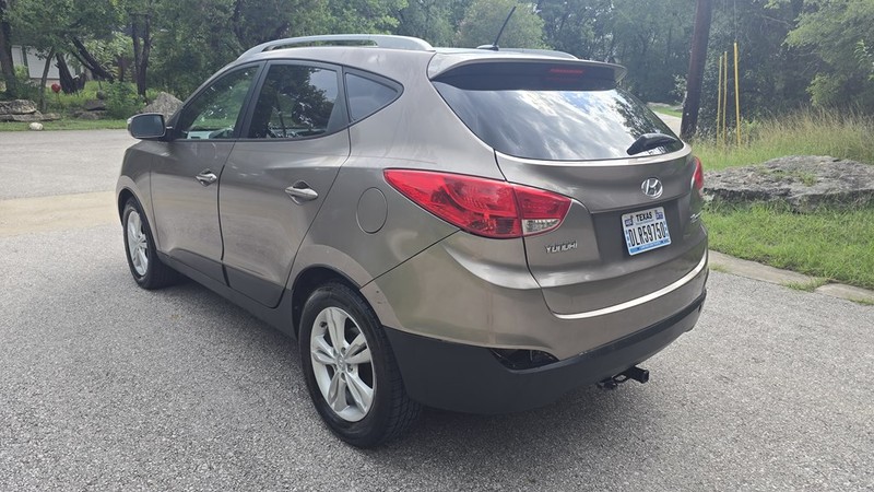 Hyundai TUCSON Vehicle Image 4