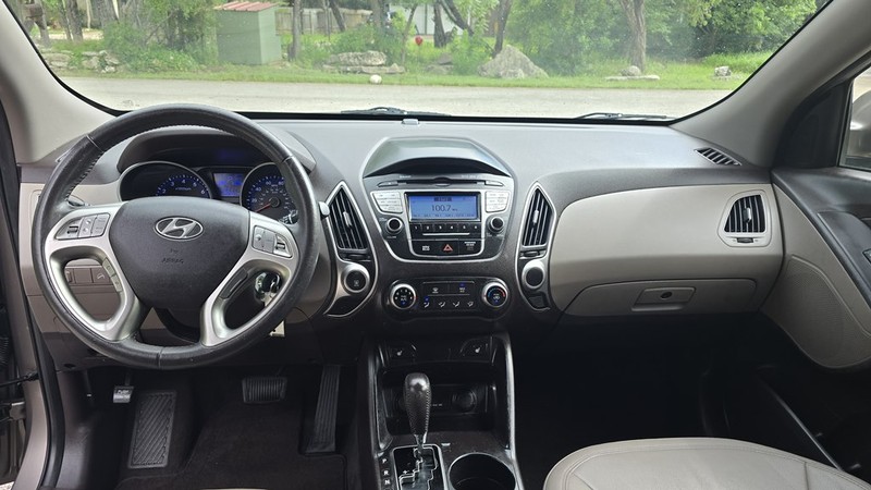 Hyundai TUCSON Vehicle Image 12