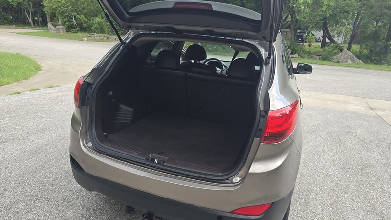 Hyundai TUCSON Vehicle Image 13