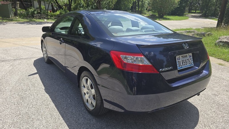 Honda CIVIC Vehicle Image 4