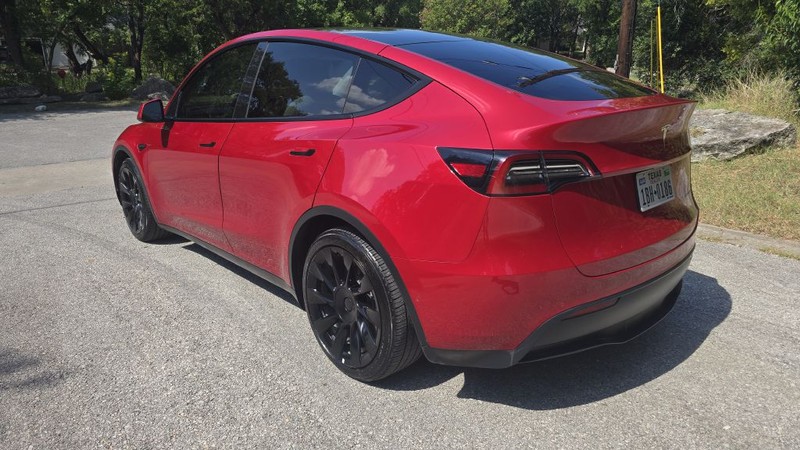 Tesla MODEL Y Vehicle Image 3