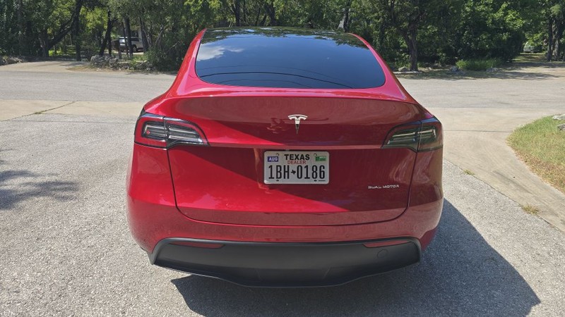 Tesla MODEL Y Vehicle Image 4
