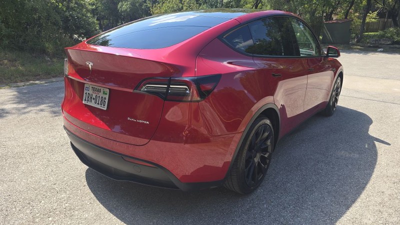 Tesla MODEL Y Vehicle Image 5