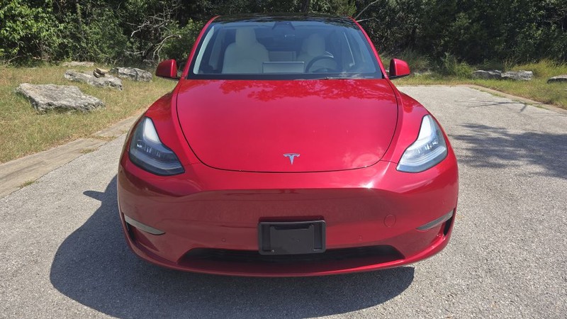 Tesla MODEL Y Vehicle Image 8