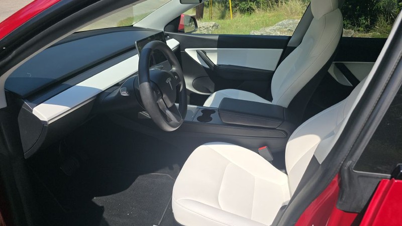 Tesla MODEL Y Vehicle Image 9