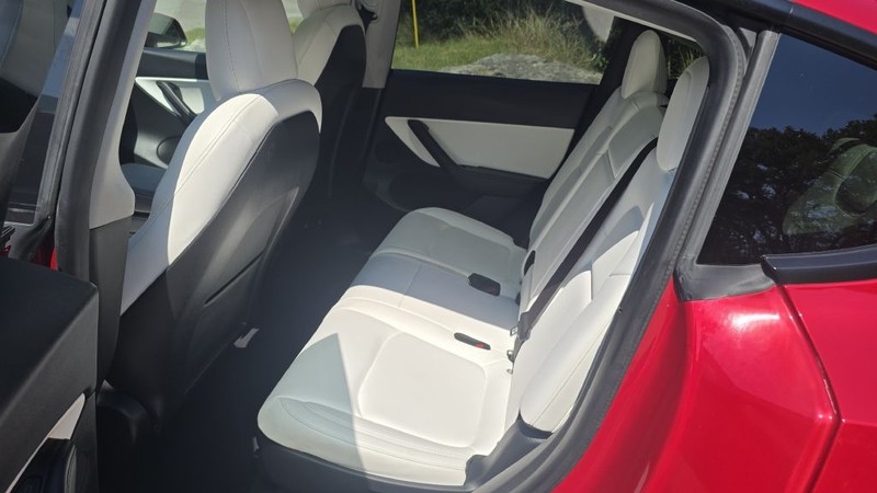 Tesla MODEL Y Vehicle Image 10