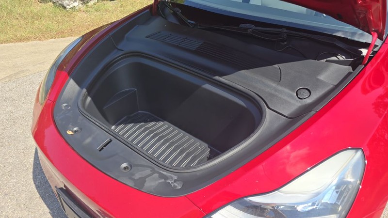 Tesla MODEL Y Vehicle Image 14