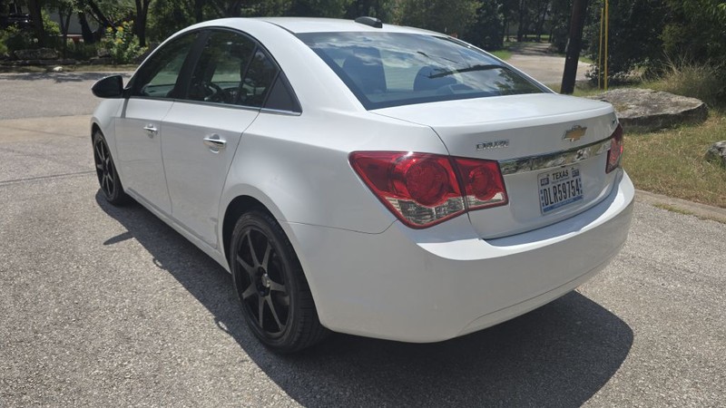 Chevrolet CRUZE LIMITED Vehicle Image 3
