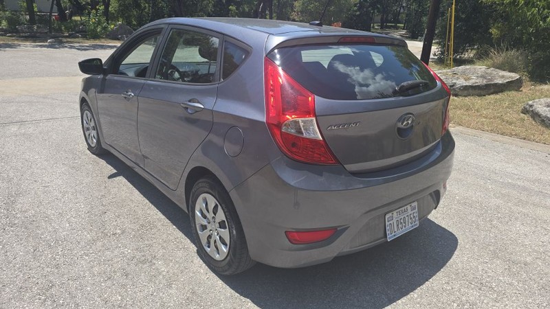 Hyundai ACCENT Vehicle Image 3