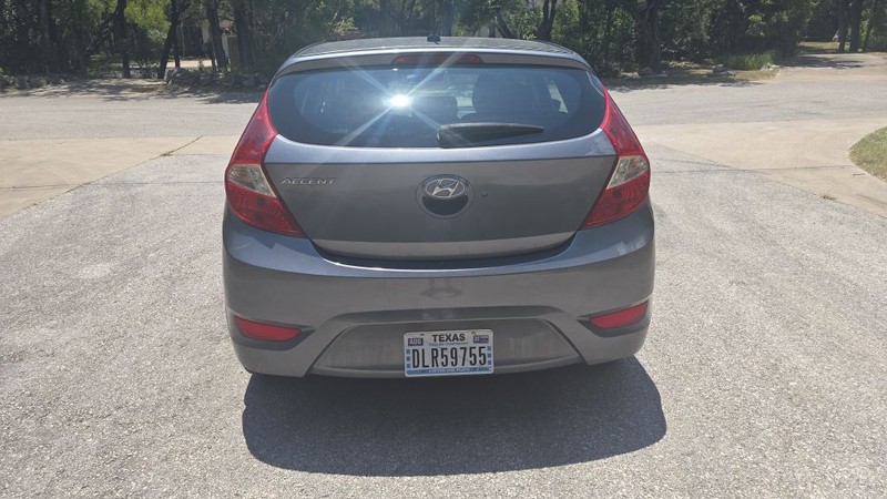 Hyundai ACCENT Vehicle Image 4