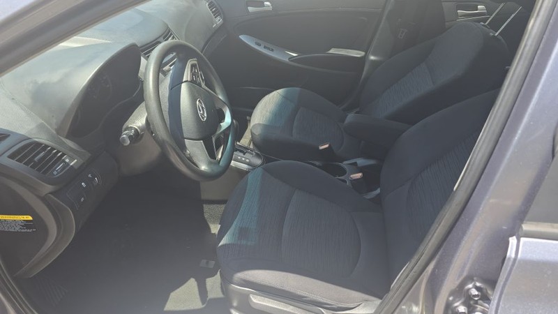 Hyundai ACCENT Vehicle Image 9