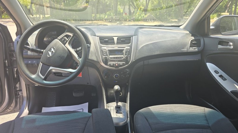Hyundai ACCENT Vehicle Image 11