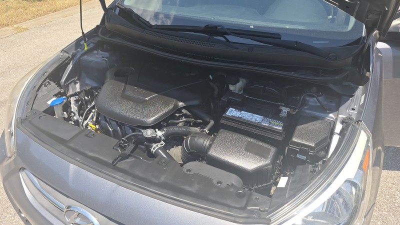 Hyundai ACCENT Vehicle Image 13