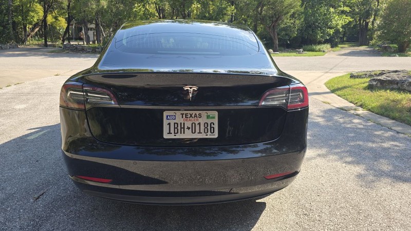 Tesla Model 3 Vehicle Image 4
