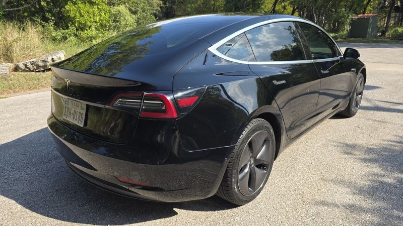 Tesla Model 3 Vehicle Image 5
