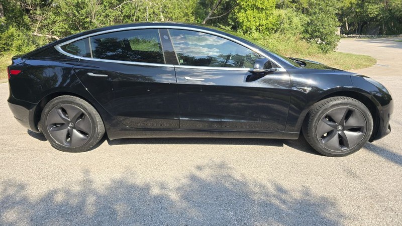 Tesla Model 3 Vehicle Image 6
