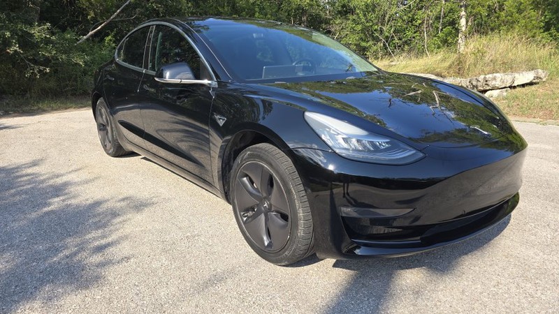 Tesla Model 3 Vehicle Image 7