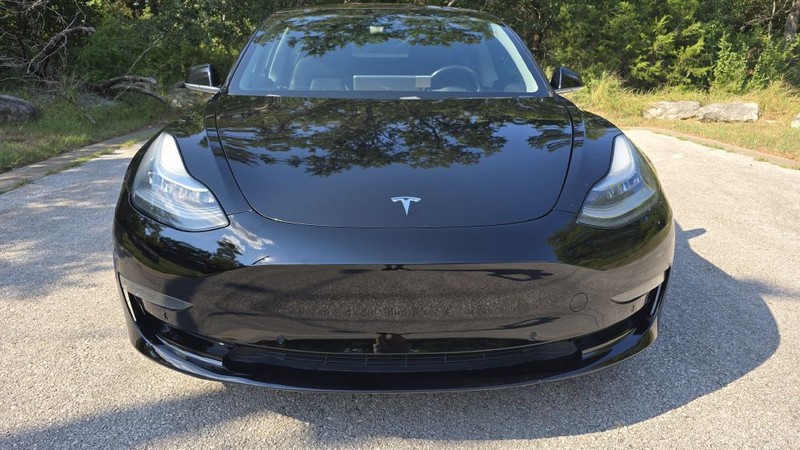 Tesla Model 3 Vehicle Image 8