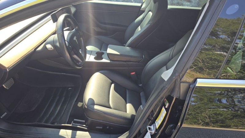 Tesla Model 3 Vehicle Image 9