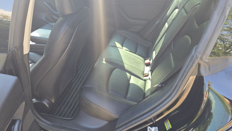 Tesla Model 3 Vehicle Image 10