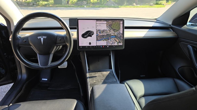 Tesla Model 3 Vehicle Image 11
