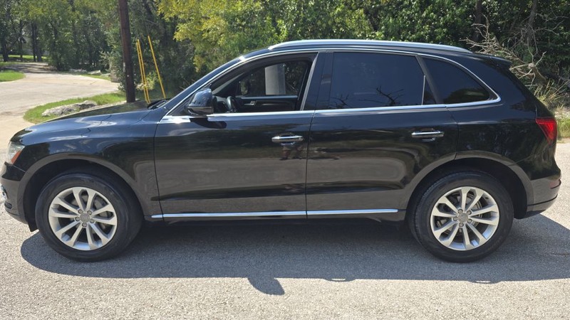 Audi Q5 Vehicle Image 2