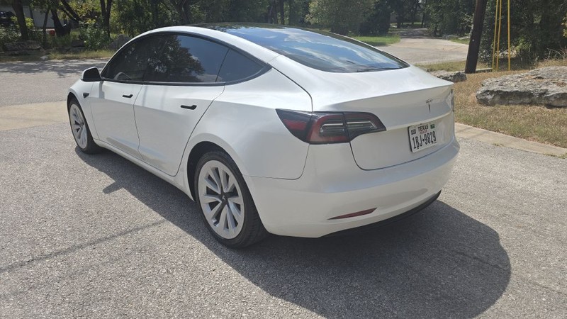 Tesla Model 3 Vehicle Image 4